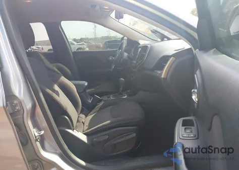 2017 Jeep Cherokee Latitude 4X4 из США, поврежденный, VIN 1C4PJMCS5HW529744